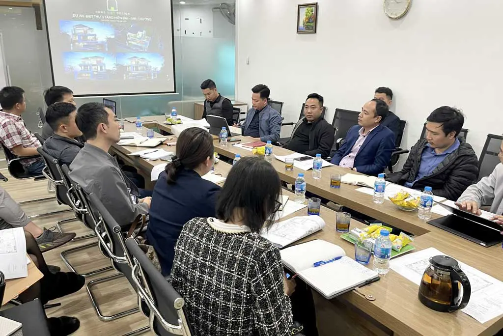Cuộc họp về phương án thi công với các nhà thầu cho dự án Biệt thự tại Hà Nội