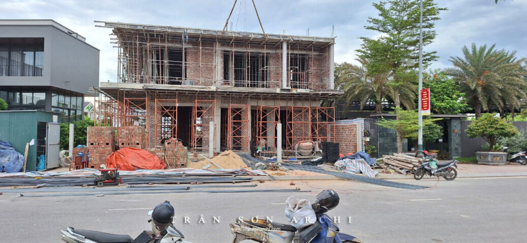 KTS. TRẦN SƠN thực hiện QUYỀN TÁC GIẢ tại Biệt thự xây dựng trong Đồng Hới, Quảng Bình – Phát triển cột, chuẩn bị sàn tầng 3